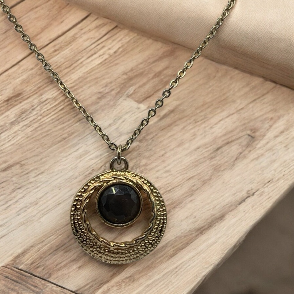 Gold and Brown Pendant Necklace